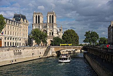 《完蛋美女前传》推联名电竞椅 将优化调整电竞剧情